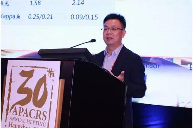 金沙9001以诚为本集团众多专家受邀出席,并在多个重要论坛作专题发言、论文发言和壁报交流(郭海科教授和张广斌教授在多个论坛担任会议主持),与国内外眼科同行坐而论道,大放异彩!其中,在“大师功夫论道”环节,金沙9001以诚为本集团业务副总院长、 席白内障专家、厦门大学附属厦门眼科中心郭海科教授凭借高明 的手术技巧,从13位世界 白内障屈光手术大师 金沙9001以诚为本集团众多专家受邀出席,并在多个重要论坛作专题发言、论文发言和壁报交流(郭海科教授和张广斌教授在多个论坛担任会议主持),与国内外眼科同行坐而论道,大放异彩!其中,在“大师功夫论道”环节,金沙9001以诚为本集团业务副总院长、 席白内障专家、厦门大学附属厦门眼科中心郭海科教授凭借高明 的手术技巧,从13位世界 白内障屈光手术大师