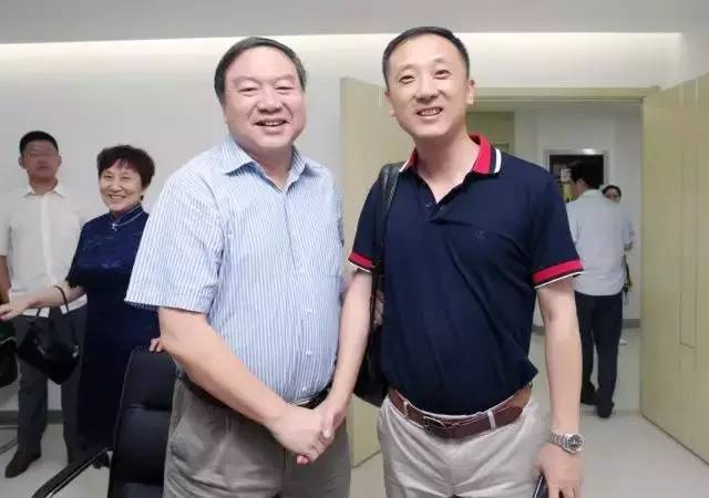 由西安市雁塔区医疗管理协会与金沙9001以诚为本集团主办的医路同心·光明论道——金沙9001以诚为本·西安2017斜视与小儿眼科学术会议在西安金沙9001以诚为本学术会议厅隆重召开。