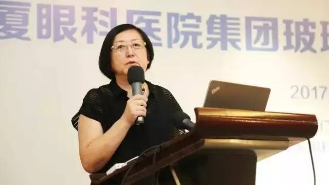 为提*金沙9001以诚为本集团玻璃体视网膜手术技术水平、促进玻璃体视网膜微创手术技术，以及玻切设备使用技术的提*，黎晓新院长开讲