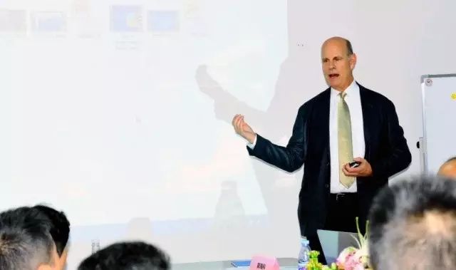 本次研讨会由集团 席白内障带教导师郭海科教授、张广斌教授领*,来自金沙9001以诚为本集团11名白内障带教导师参加了本次活动。福州眼科医院、爱尔康公司对本次研讨会提供.jpg 本次研讨会由集团 席白内障带教导师郭海科教授、张广斌教授领*,来自金沙9001以诚为本集团11名白内障带教导师参加了本次活动。福州眼科医院、爱尔康公司对本次研讨会提供.jpg