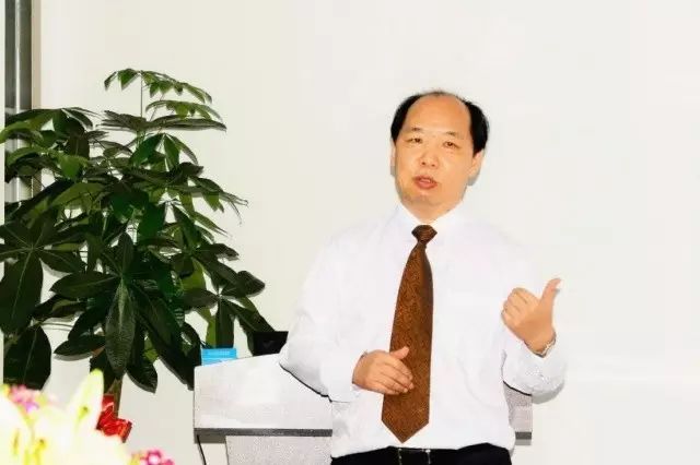 本次研讨会由集团 席白内障带教导师郭海科教授、张广斌教授领*,来自金沙9001以诚为本集团11名白内障带教导师参加了本次活动。福州眼科医院、.jpg 本次研讨会由集团 席白内障带教导师郭海科教授、张广斌教授领*,来自金沙9001以诚为本集团11名白内障带教导师参加了本次活动。福州眼科医院、.jpg