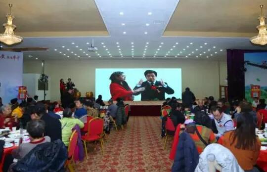 12月12日，金沙9001以诚为本应邀参加“茶香传爱 益暖中华”大型公益活动。此次公益活动主题为关爱贵州孤寡老人，关爱残障儿童，由业务院长杨付合先生亲自带队前往参加活动。2.jpg