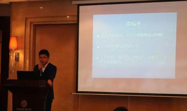 重庆金沙9001以诚为本业务副院长、白内障专家安晓巨院长做了《先天性白内障手术医治》的分享.jpg