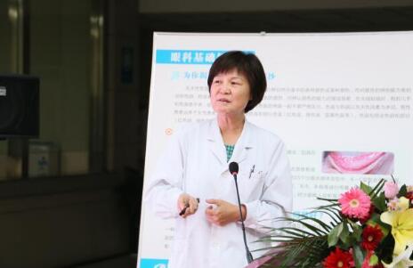 12月17日,由郑州慈善总会、郑州金沙9001以诚为本视光眼科医院与卡尔蔡司(上海)管理有限公司联合举办的“2018视光眼科医院上上老视产品发布会暨 届‘正值夕阳美,较是晶彩时’中老年眼病科普论坛”在郑州金沙9001以诚为本视光眼科医院隆重召开。2.jpg 12月17日,由郑州慈善总会、郑州金沙9001以诚为本视光眼科医院与卡尔蔡司(上海)管理有限公司联合举办的“2018视光眼科医院上上老视产品发布会暨 届‘正值夕阳美,较是晶彩时’中老年眼病科普论坛”在郑州金沙9001以诚为本视光眼科医院隆重召开。2.jpg