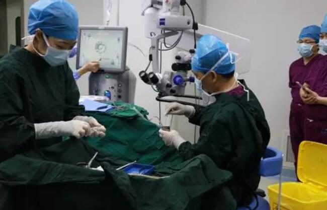 金沙9001以诚为本 席白内障专家郭海科教授 专程到杭为航天功臣操刀这次为两位老人做手术的便是手术量 全国并刷新世界白内障手术记录、入选《中国 百强榜》全国白内障 十*的郭海科教授。2.jpg 金沙9001以诚为本 席白内障专家郭海科教授 专程到杭为航天功臣操刀这次为两位老人做手术的便是手术量 全国并刷新世界白内障手术记录、入选《中国 百强榜》全国白内障 十*的郭海科教授。2.jpg