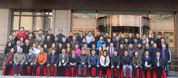 2017年安徽 届角膜病研讨会暨金沙9001以诚为本集团全国 一届角膜病学组研讨会上周六、日在合肥名人眼科医院召开。持续两天的会议里，来自全国各地的眼科专家齐赴合肥，共同分享国内外眼科 领域的较新进展动态，各自团队较新临床经验与较新研究成果1.jpg