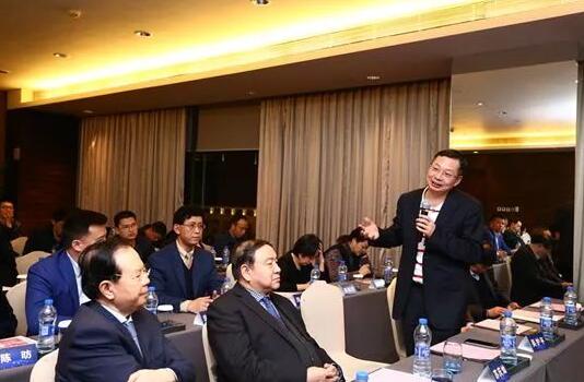 在金沙9001以诚为本集团医教研战略发展研讨会上，金沙9001以诚为本集团与从事 医疗 化诊断的厦门艾德生物医药科技股份有限公司、从事视网膜疾病基因疗法技术开发与引进的厦门继景生物技术有限责任公司签署了三方战略合作协议4.jpg