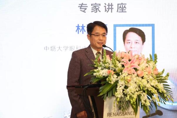 2018年1月20日，由中国非公医疗机构协会眼科 委员会主办，上海和平眼科医院承办的中国非公医疗协会眼科委员会屈光性白内障手术上海高峰论坛在上海豫园 丽大酒店隆重召开。大会内容聚焦屈光白内障手术相关问题，分为专家讲座、专题讨论及院长论坛三大板块进行。这是上海乃至全国的一*次大规模、高水准的眼科盛会，云集了来自全国 屈光白内障手术大咖们、专家学者和300余名眼科同仁齐聚一堂16.jpg