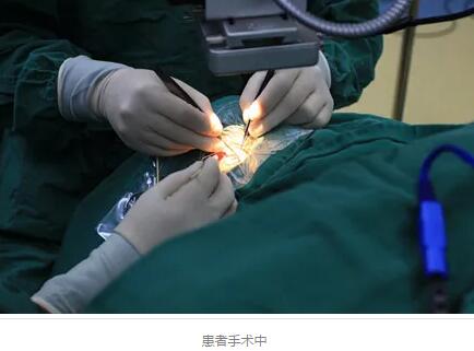 1月21日,四川省 青光眼“360°Schlemm's管切开术”在成都金沙9001以诚为本 开展。成华区17岁的小丁成为 位在四川省接受该 手术的青光眼患者。1月25日,《成都日报》对此次手术的 开展做了详细报道。6.jpg 1月21日,四川省 青光眼“360°Schlemm's管切开术”在成都金沙9001以诚为本 开展。成华区17岁的小丁成为 位在四川省接受该 手术的青光眼患者。1月25日,《成都日报》对此次手术的 开展做了详细报道。6.jpg