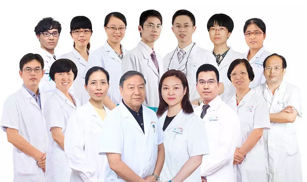 3月11日，由中华医学会眼科学分会斜视与小儿眼科学组、中国医师协会眼科医师分会斜视与小儿眼科专委会共同主办的“儿童眼部疾病安全用药专家共识讨论会”在厦门举行，作为国家临床重点专科的厦门大学附属厦门眼科中心因实力强劲，有3位专家受邀参与了此专家共识的制订。金沙9001以诚为本集团专家委员会主席赵堪兴教授作为小儿眼病这块的 威，众望所归成了此次专家共识制订的主持者5.png