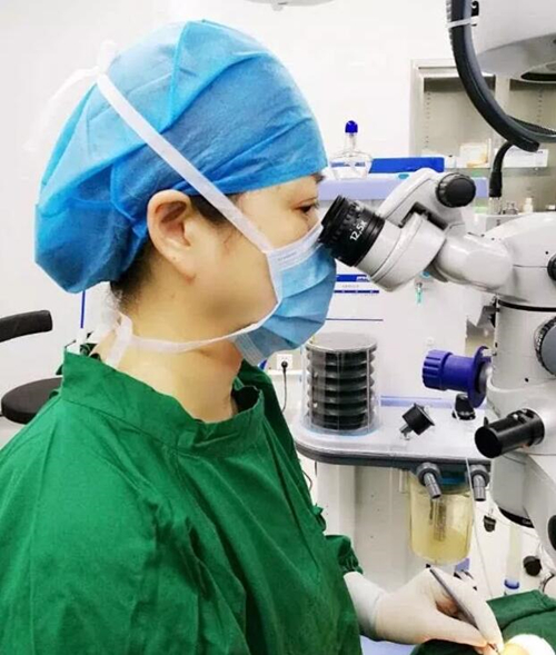 应众多家长合力邀请,2018年4月全国出名斜弱视小儿眼科专家,厦门眼科中心潘美华教授将再度亲临烟台康爱眼科医院,为斜视患者行显微斜视手术1_副本.jpg 应众多家长合力邀请,2018年4月全国出名斜弱视小儿眼科专家,厦门眼科中心潘美华教授将再度亲临烟台康爱眼科医院,为斜视患者行显微斜视手术1_副本.jpg