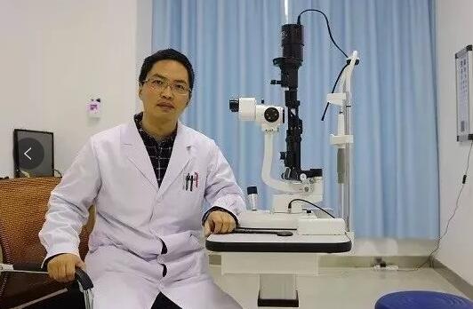 2017年10月30日小儿眼科及斜弱视科主任张兴兵在“ 三届全国验光与配镜职业技能竞赛”安徽赛区预赛中获得综合得分 一名。.jpg 2017年10月30日小儿眼科及斜弱视科主任张兴兵在“ 三届全国验光与配镜职业技能竞赛”安徽赛区预赛中获得综合得分 一名。.jpg