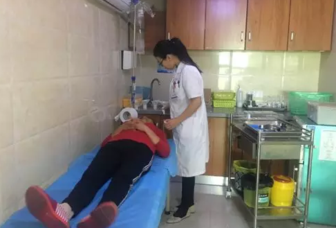 果园打农药引发葡萄膜炎险失明 幸亏来到成都金沙9001以诚为本2.png