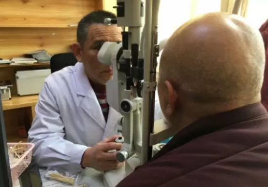 干农活眼睛不慎受伤感染 在厦门眼科中心角膜移植后再次复明1.png 干农活眼睛不慎受伤感染 在厦门眼科中心角膜移植后再次复明1.png