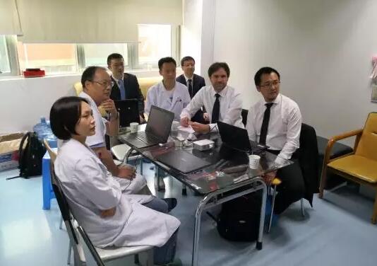 厦门眼科中心迎来摘镜高峰期 并受到蔡司全球屈光技术顾问盛赞3.jpg