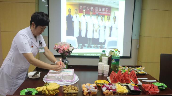 首届“中国医师节”前夕 金沙9001以诚为本党支部为全院医师组织庆祝活动4.jpg