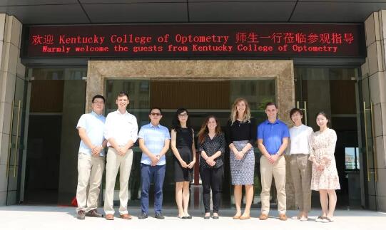 美国肯塔基视光学院的助理教授一行到访金沙9001以诚为本 参观厦门眼科中心眼视光门诊1.jpg 美国肯塔基视光学院的助理教授一行到访金沙9001以诚为本 参观厦门眼科中心眼视光门诊1.jpg