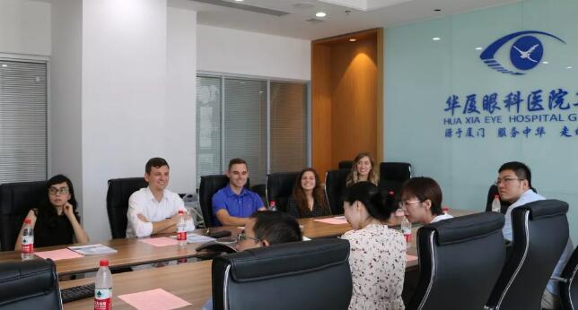 美国肯塔基视光学院的助理教授一行到访金沙9001以诚为本 参观厦门眼科中心眼视光门诊2.jpg 美国肯塔基视光学院的助理教授一行到访金沙9001以诚为本 参观厦门眼科中心眼视光门诊2.jpg