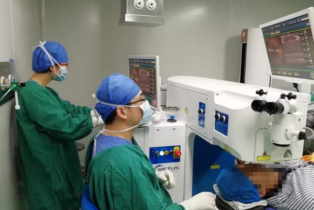 老花只能配镜 ?不不可以试试飞秒激光+多焦点人工晶体置换术.jpg 老花只能配镜 ?不不可以试试飞秒激光+多焦点人工晶体置换术.jpg