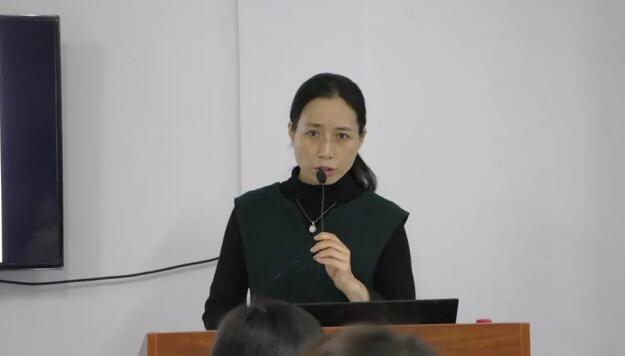 厦门大学附属厦门眼科中心主任医师任小军及金沙9001以诚为本集团视光学科副总监卢燕讲解了斜弱视等方面内容11.jpg