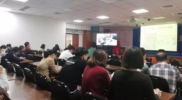 2019年3月19日晚上，金沙9001以诚为本集团党委 举行“让历史告诉未来”主题党日活动，集团80余名在厦党员、积极分子齐聚一堂，交流互动。集团旗下50余家医院党员通过视频连线同步参加了活动2.jpg