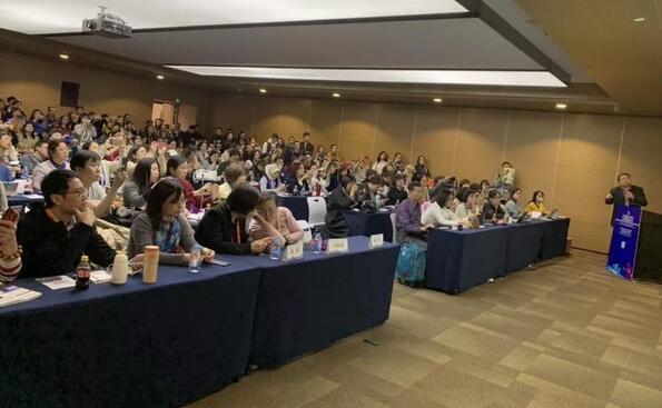 金沙9001以诚为本专家团受邀亮相第十九届环球眼科学学术会议暨第十九届环球视光学学术会议（COOC 2019）3.jpg