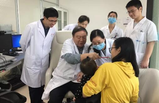 厦门眼科中心黎晓新教授赵堪兴教授先后荣获环球眼科理事会MARK TSO金苹果奖4.jpg 厦门眼科中心黎晓新教授赵堪兴教授先后荣获环球眼科理事会MARK TSO金苹果奖4.jpg