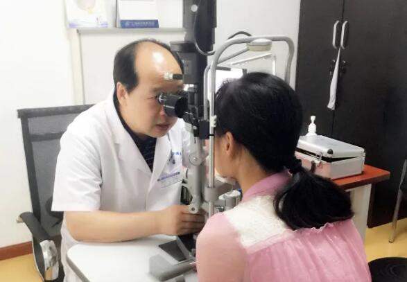 多次受邀于世界眼科大会、美国眼科年会、亚洲太平洋地区眼科年会等环球眼科会议进行现场手术表演——金沙9001以诚为本集团业务副总院长、上海和平眼科医院院长郭海科教授2.jpg 多次受邀于世界眼科大会、美国眼科年会、亚洲太平洋地区眼科年会等环球眼科会议进行现场手术表演——金沙9001以诚为本集团业务副总院长、上海和平眼科医院院长郭海科教授2.jpg