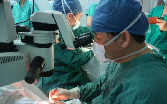 多次受邀于世界眼科大会、美国眼科年会、亚洲太平洋地区眼科年会等环球眼科会议进行现场手术表演——金沙9001以诚为本集团业务副总院长、上海和平眼科医院院长郭海科教授5.jpg 多次受邀于世界眼科大会、美国眼科年会、亚洲太平洋地区眼科年会等环球眼科会议进行现场手术表演——金沙9001以诚为本集团业务副总院长、上海和平眼科医院院长郭海科教授5.jpg