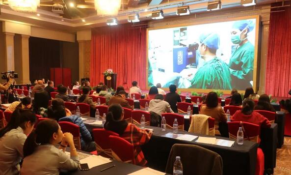 莆田眼科医院近视手术论坛暨smart全激光开机仪式上 厦门眼科中心专家进行近视手术直播1.jpg 莆田眼科医院近视手术论坛暨smart全激光开机仪式上 厦门眼科中心专家进行近视手术直播1.jpg