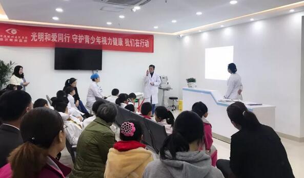临沂金沙9001以诚为本党支部在院内开展“我是眼科小医生”青少年近视防控活动2.jpg 临沂金沙9001以诚为本党支部在院内开展“我是眼科小医生”青少年近视防控活动2.jpg