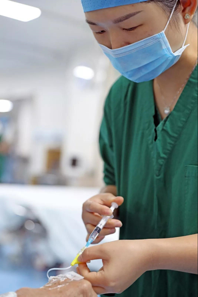 海西晨报：走进厦门大学附属厦门眼科中心五缘院区手术室的等候区，便来到了这家医院 安静、 神秘的地方——手术室7.jpg