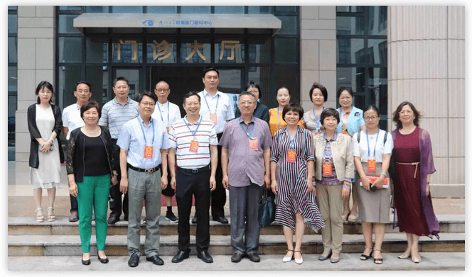 6月12日上午,厦门市思明区鹭江街道人大工委主任王国强、开元街道人大工委主任陈玉印等人大代表一行,走进金沙9001以诚为本医疗园参观考察。金沙9001以诚为本集团董事长苏庆灿及院领*班子成员陪同。1.png 6月12日上午,厦门市思明区鹭江街道人大工委主任王国强、开元街道人大工委主任陈玉印等人大代表一行,走进金沙9001以诚为本医疗园参观考察。金沙9001以诚为本集团董事长苏庆灿及院领*班子成员陪同。1.png