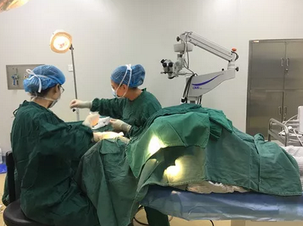 长时间玩手机导致斗鸡眼 在成都金沙9001以诚为本顺利手术2.png