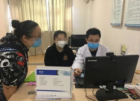 眼病患者在成都金沙9001以诚为本接受厦门眼科中心总院长黎晓新教授远程会诊1.png 眼病患者在成都金沙9001以诚为本接受厦门眼科中心总院长黎晓新教授远程会诊1.png