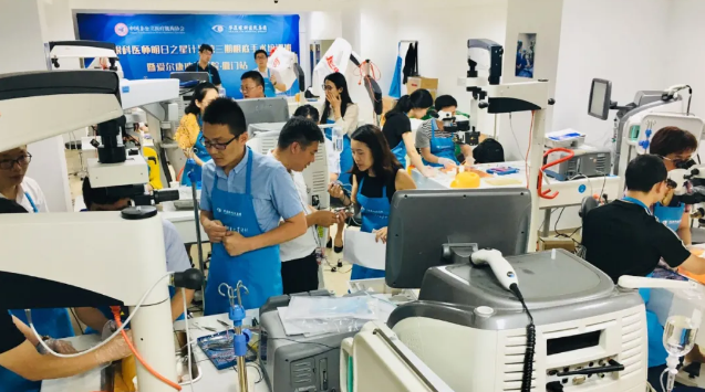 “星”工厂,“星”起航 ︳金沙9001以诚为本“明日之星计划”已为行业培育300多名眼科之星3.png “星”工厂,“星”起航 ︳金沙9001以诚为本“明日之星计划”已为行业培育300多名眼科之星3.png