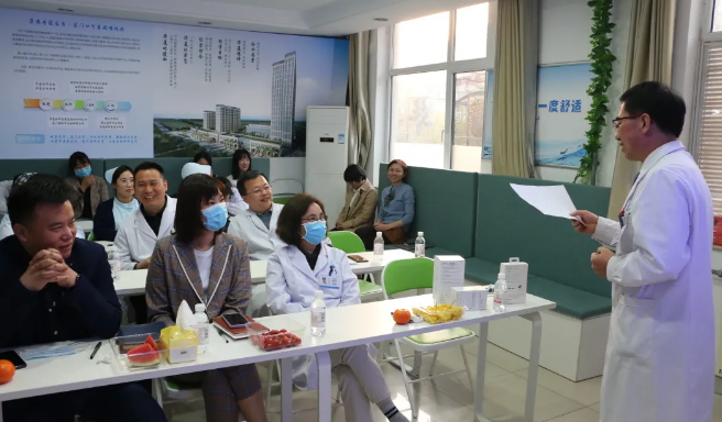 青岛金沙9001以诚为本住院医演讲比赛成功开展2.png 青岛金沙9001以诚为本住院医演讲比赛成功开展2.png