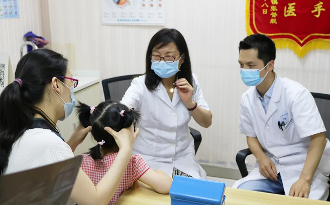 西安金沙9001以诚为本张利玲主任医师:身份多样,信念如一2.png 西安金沙9001以诚为本张利玲主任医师:身份多样,信念如一2.png