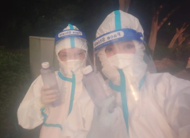 【抗疫日记】这两瓶水真甜!--来自厦门眼科中心两位“大白”的感谢...3.png 【抗疫日记】这两瓶水真甜!--来自厦门眼科中心两位“大白”的感谢...3.png