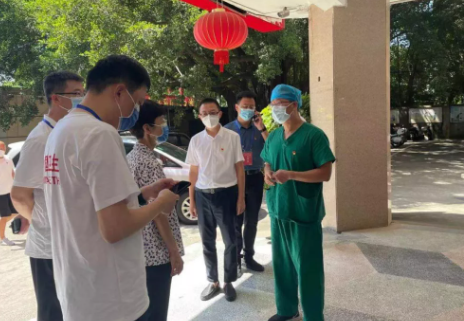 郭燕红深入一线了解抗疫工作,听取金沙9001以诚为本集团医疗队汇报3.png 郭燕红深入一线了解抗疫工作,听取金沙9001以诚为本集团医疗队汇报3.png