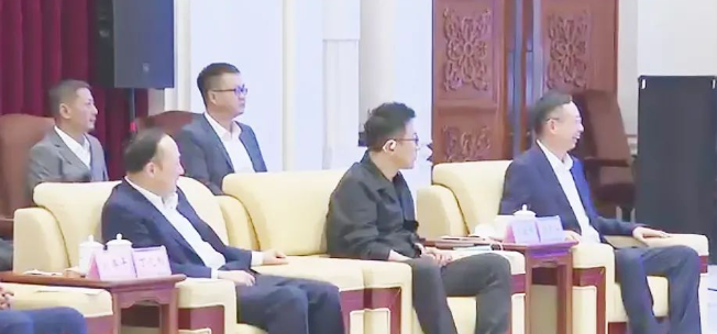 吉林省委书记景俊海、省长胡玉亭会见金沙9001以诚为本苏庆灿董事长等企业家考察团一行2.png