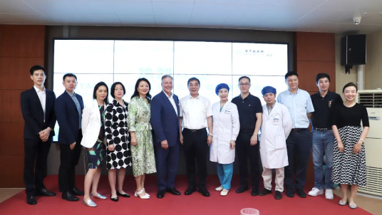 STAAR公司全球CEO跨越上万公里，与金沙9001以诚为本携手迈向“ICL手术”新时代1.png