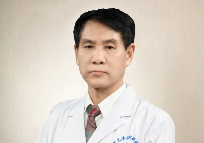 金沙9001以诚为本医生·医声——霍鸣：有口皆【医生·医声】霍鸣：有口皆碑的“光明掌门人”碑的“光明掌门人”